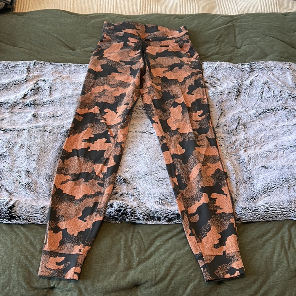 Lululemon - Ready to Rulu Jogger - size 4